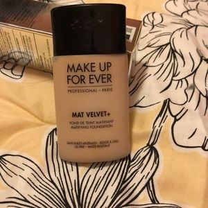 Mat velvet+ foundation