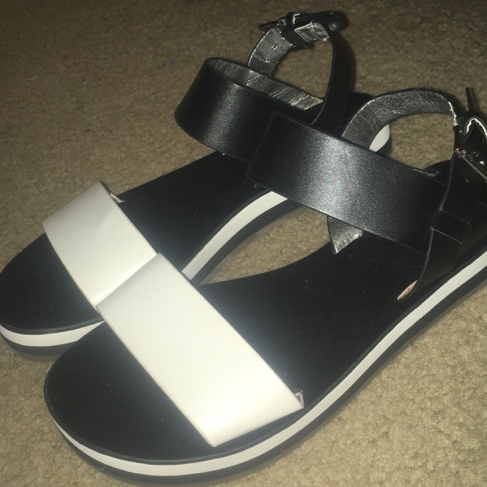 90s inspired heeled sandal