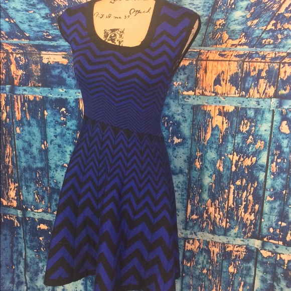 Dresses & Skirts - Black and blue sleeveless skater dress sz s