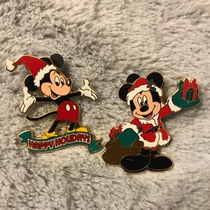 🎄 Mickey Mouse holiday pins