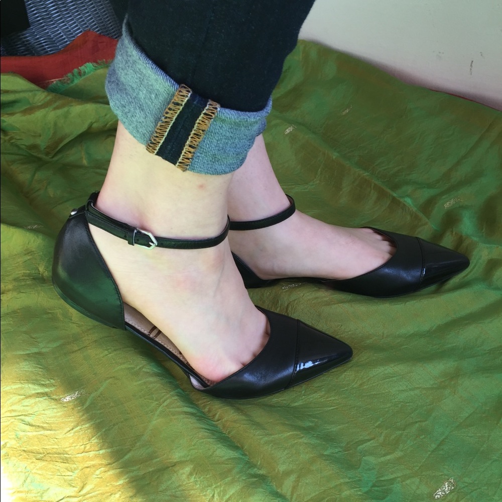 Like new Sam Edelman’s leather flats.