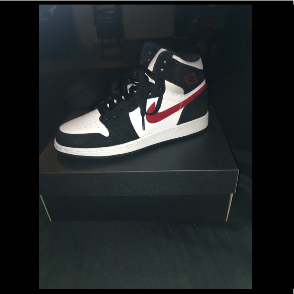 - Air Jordan 1 Retro High BG