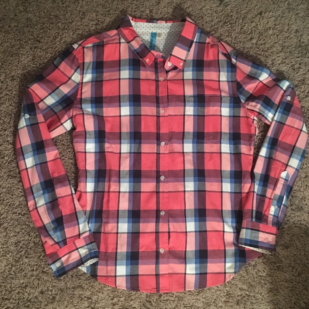 ✂️ 3 for $10: Plaid button up top