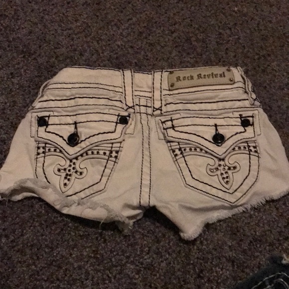 Shorts - Picture 2 of 6