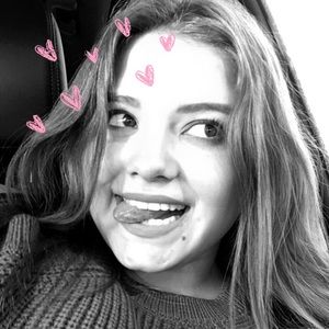 Meet your Posher, Alexis