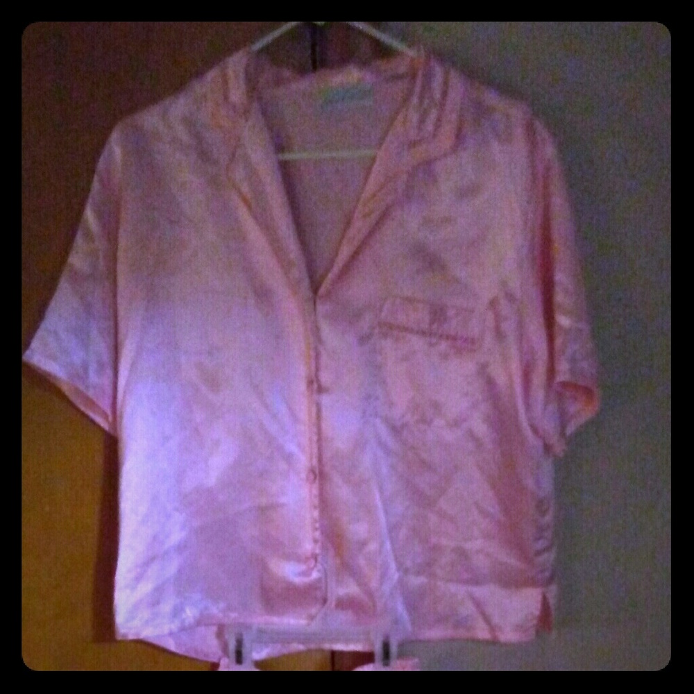 Silky pajamas with shorts