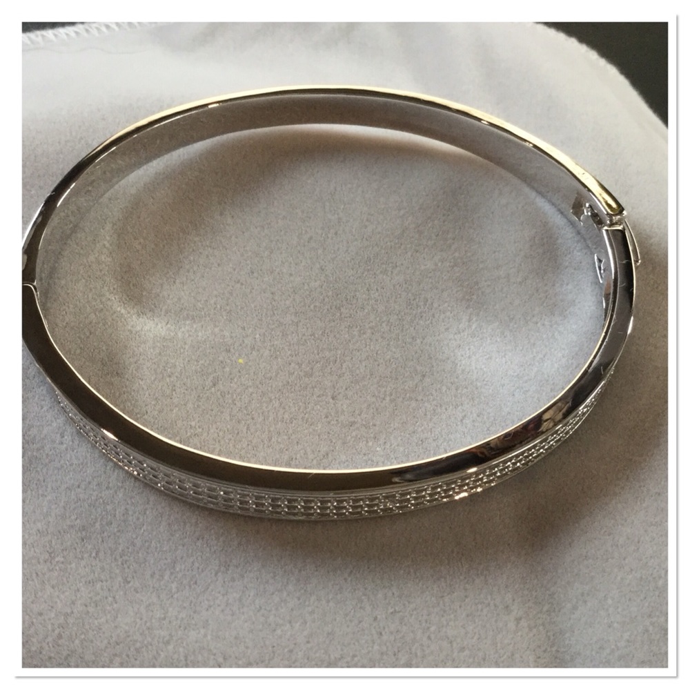 Texture Bangle - Picture 2 of 3