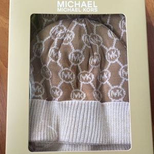 NEW IN BOX Michael Kors hat and scarf gift set
