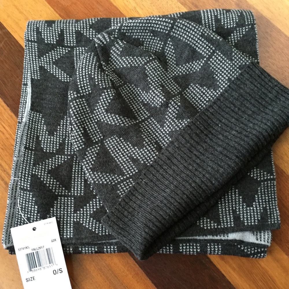 NEW IN BOX Michael Kors grey hat and scarf set