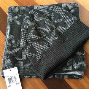 NEW IN BOX Michael Kors grey hat and scarf set