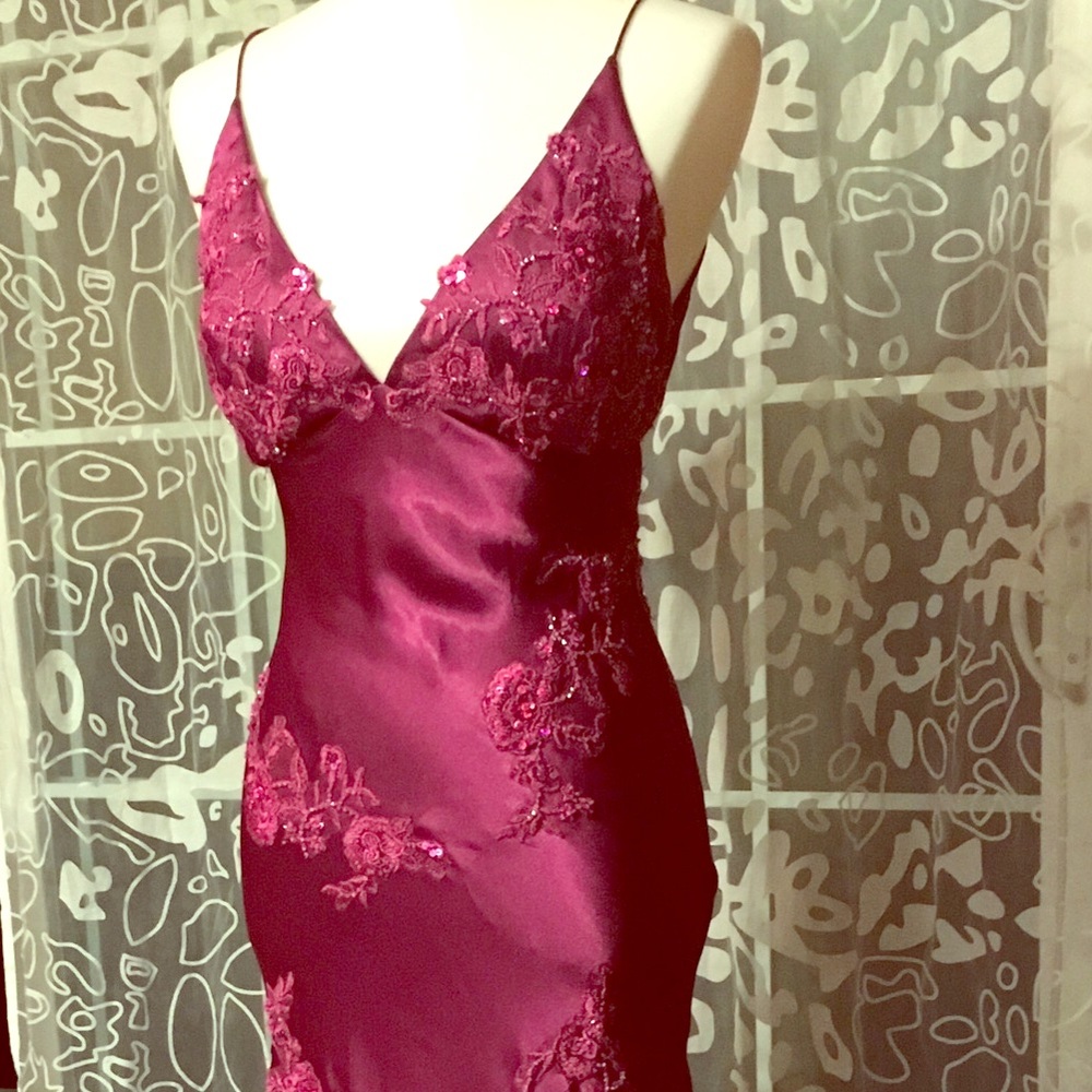 Zum Zum by Niki Livas formal fushia gown