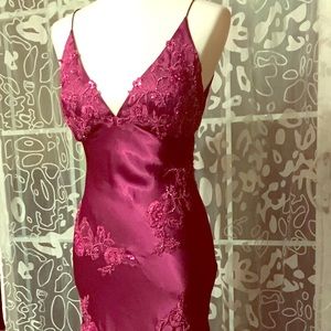 Zum Zum by Niki Livas formal fushia gown