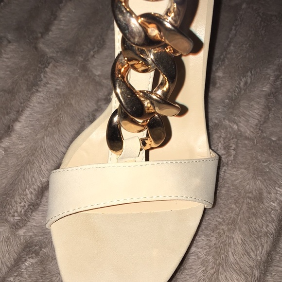 Gold chain heels - Picture 3 of 7