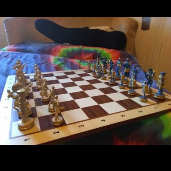 22.5×22.5" walnut and sycamore wooden chess board - Picture 3 of 7