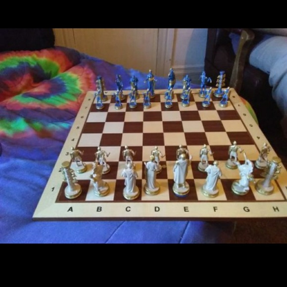 22.5×22.5" walnut and sycamore wooden chess board - Picture 5 of 7