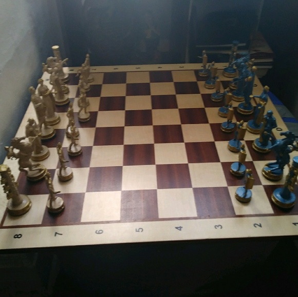 22.5×22.5" walnut and sycamore wooden chess board - Picture 7 of 7