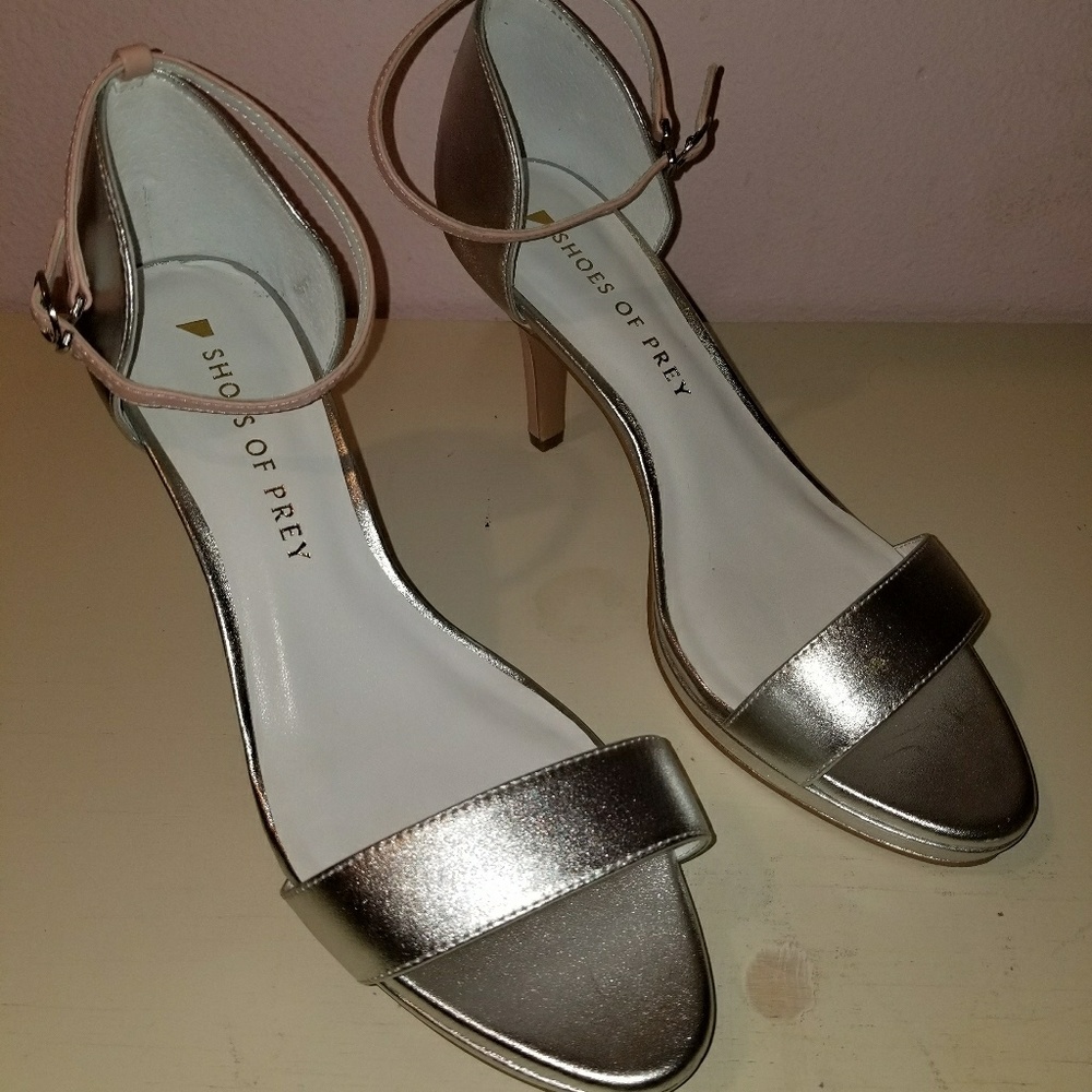 Silver shoes with pink heel