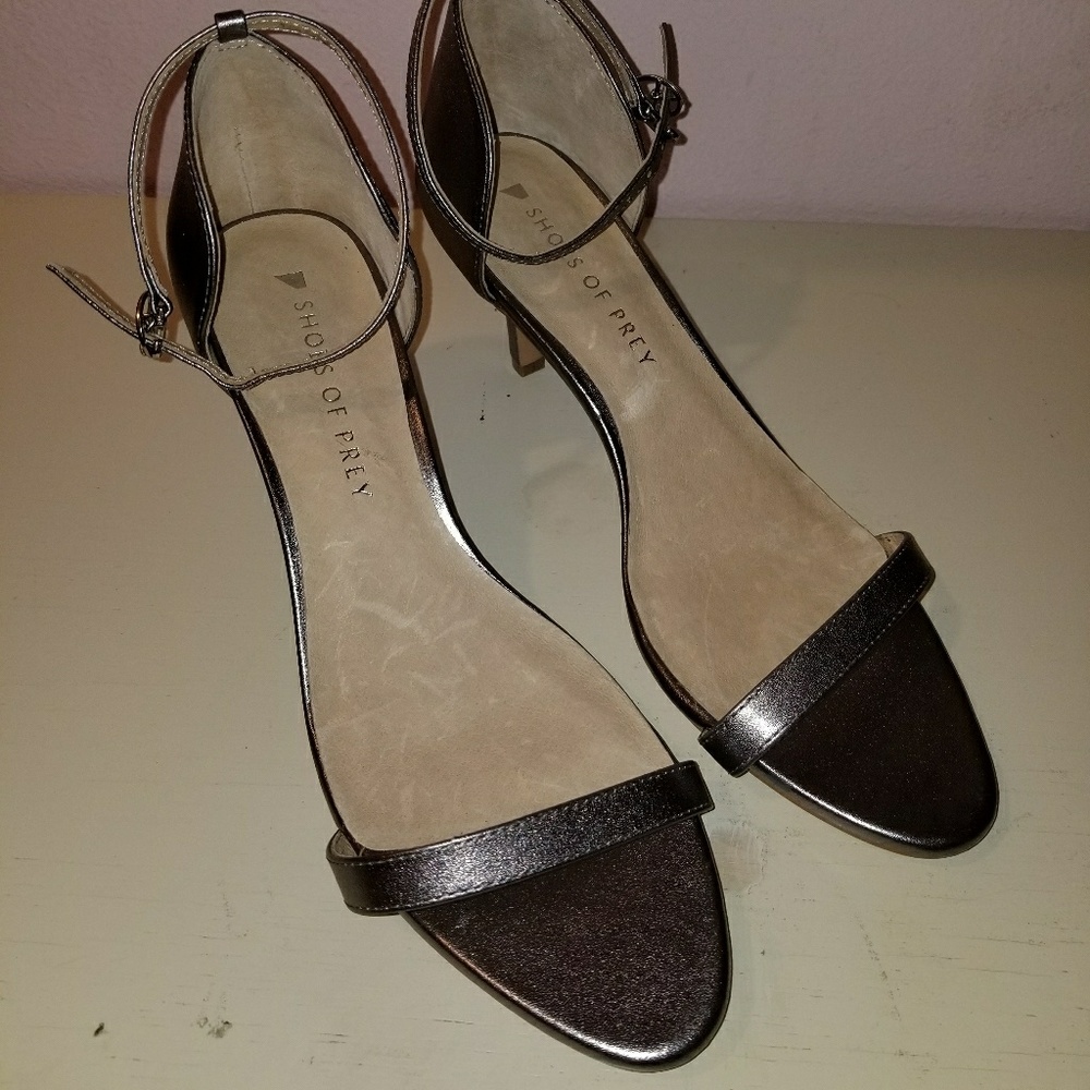 Silver strapy heel