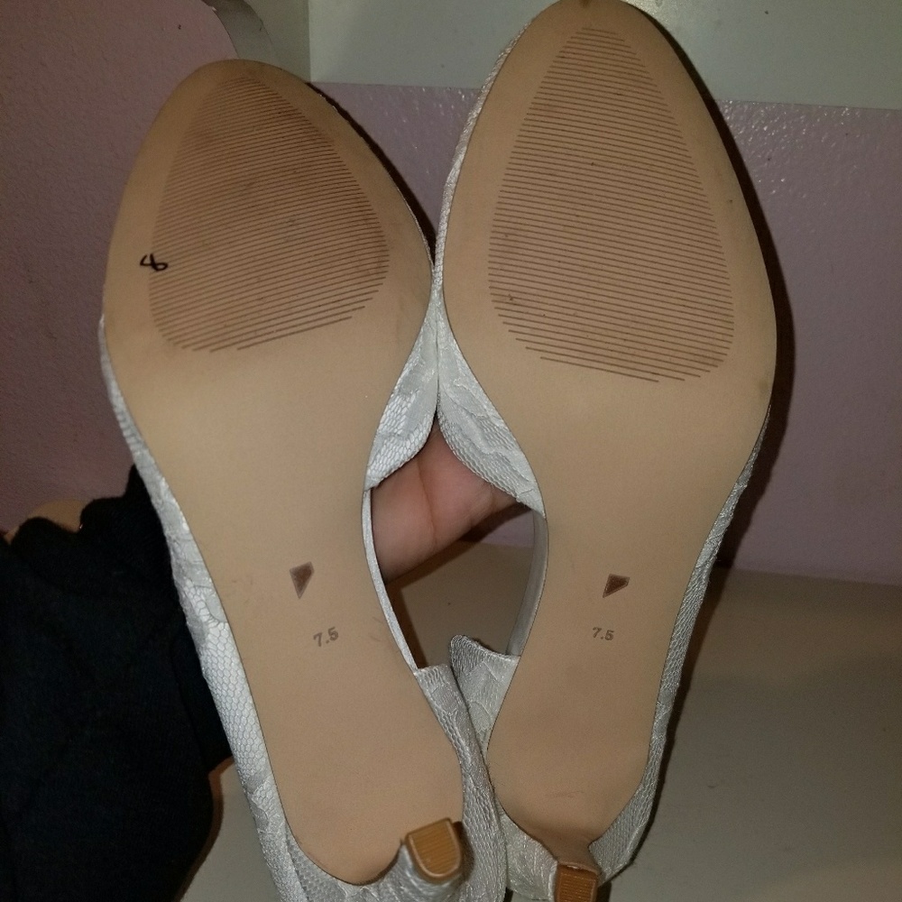 White lacey heels - Picture 4 of 4