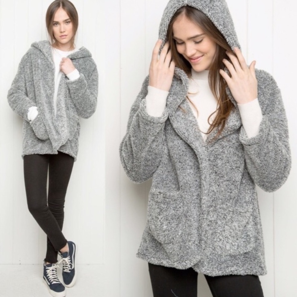 ISO⚠️ Tessi fur coat