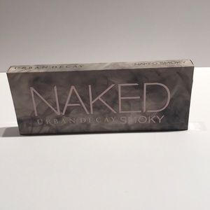 Naked urban decay smoky pallet.