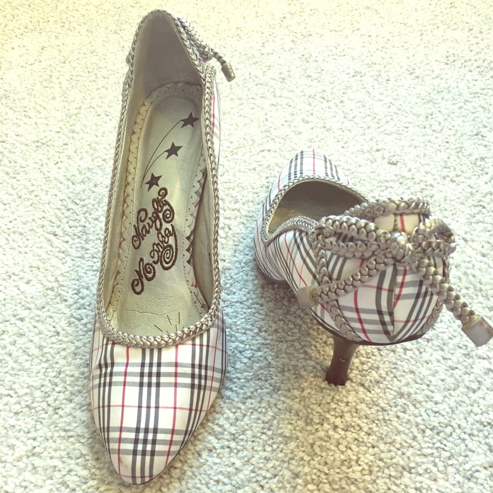 White with black and red plaid pumps sz 9