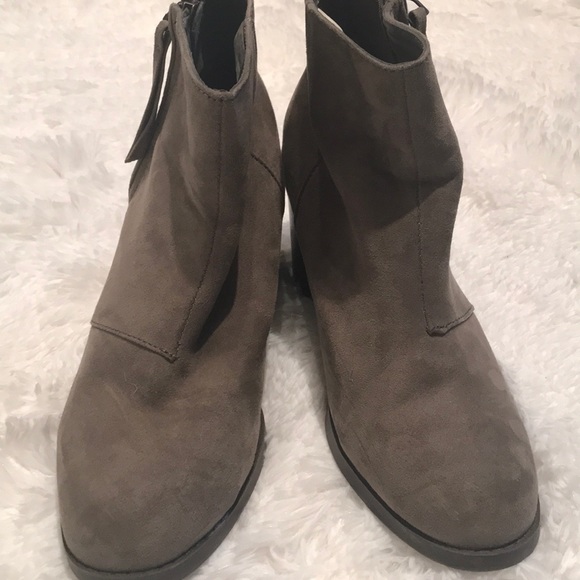 Old Navy Shoes - Faux Suede Ankle Boots in GREAT Condition