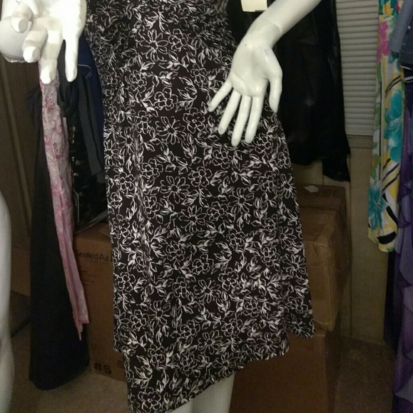Gorgeous New with Tag black and white Floral Dress - Picture 3 of 4