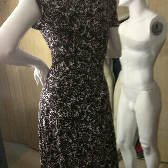 Gorgeous New with Tag black and white Floral Dress - Picture 4 of 4