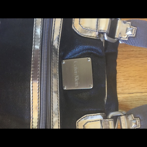 Calvin Klein purse with metallic details - Picture 4 of 4