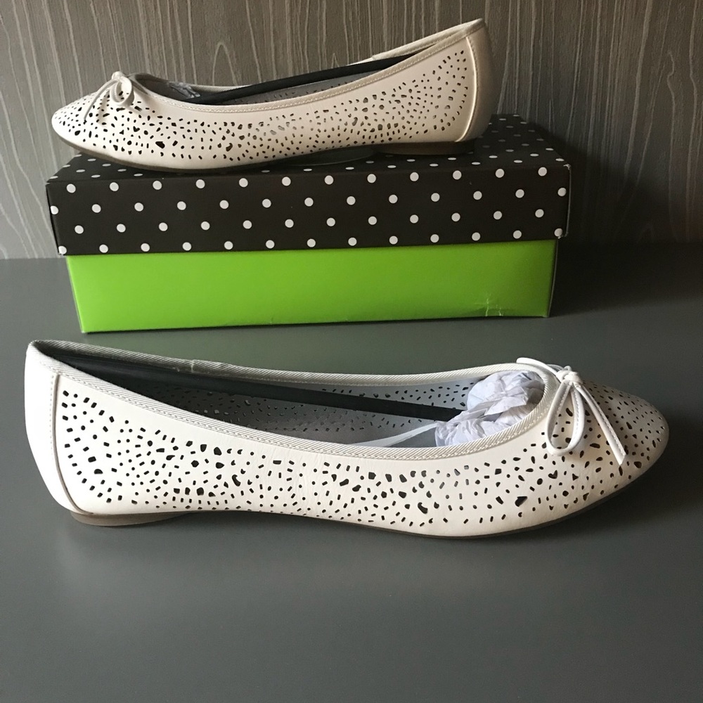 White flats, size 9