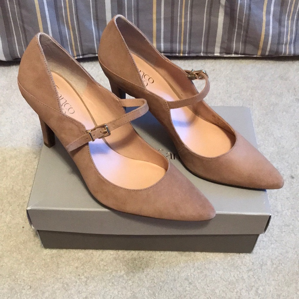 Nude Pumps with Strap