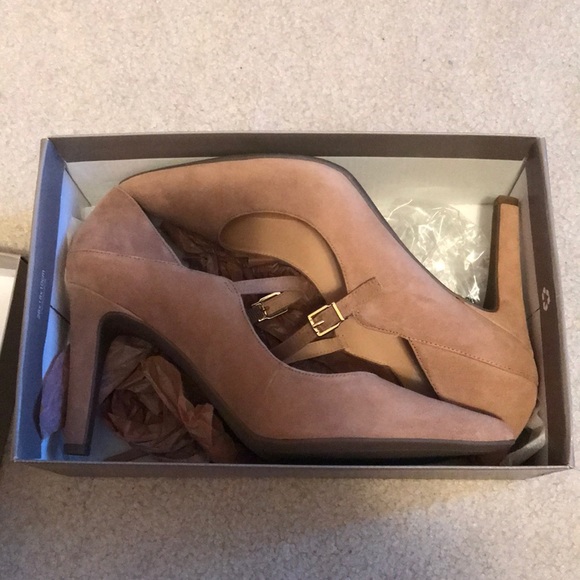 Nude Pumps with Strap - Picture 5 of 7