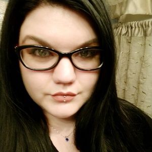 Meet your Posher, Carly