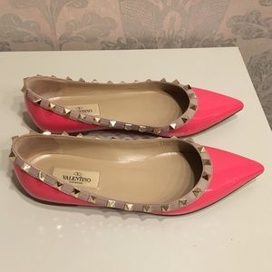 💯 auth hot pink patent Rockstud flats