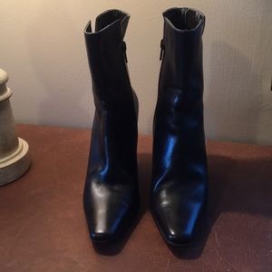 VanEli brown leather boot, size 6M