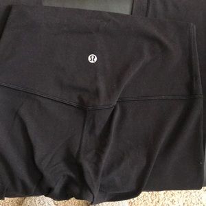 Lululemon Wunder Under SZ 6 leggings. Brand new!