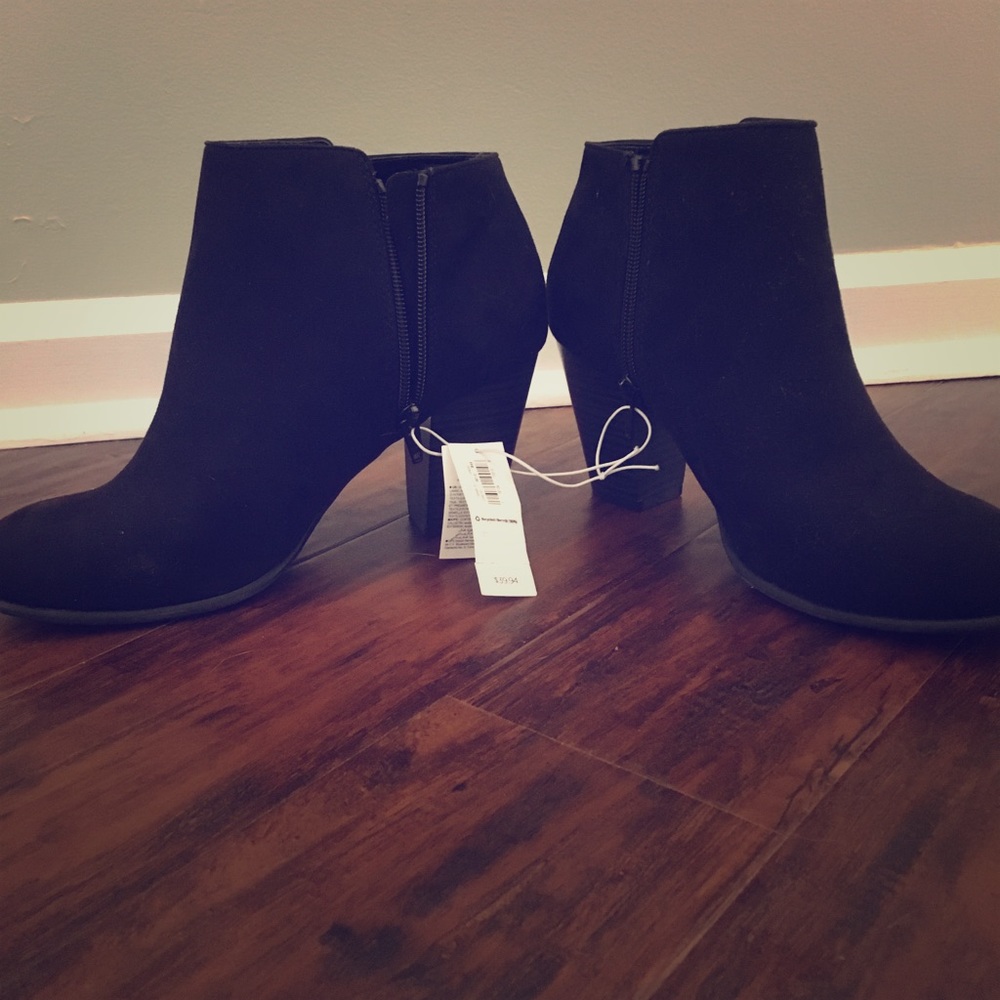 NWT Size 10 Black Booties