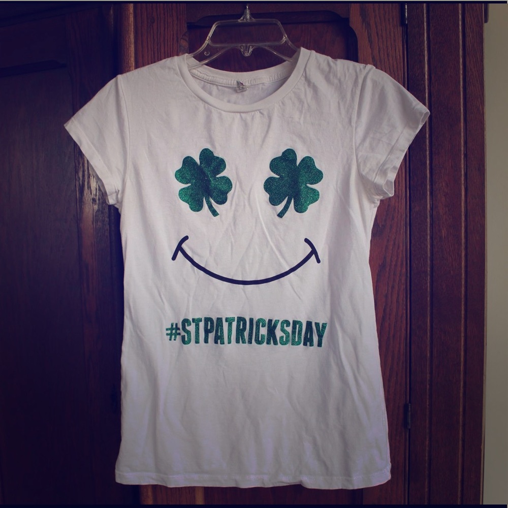 Final price drop!🍀St. Patrick's Day White T-Shirt
