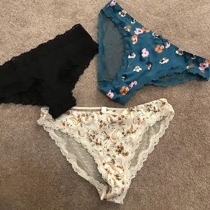 Victoria’s Secret Cheeky Bundle W/bonus