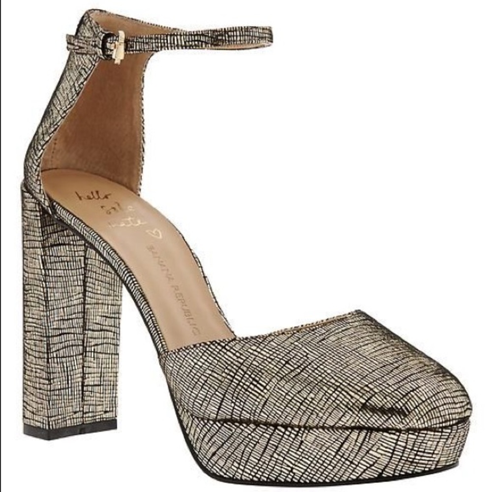 SALE! Banana Republic gold platform heels, 8.5