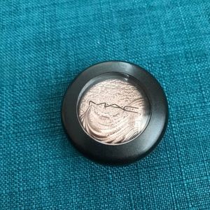 MAC-- Sweet Heat extra dimension eye shadow