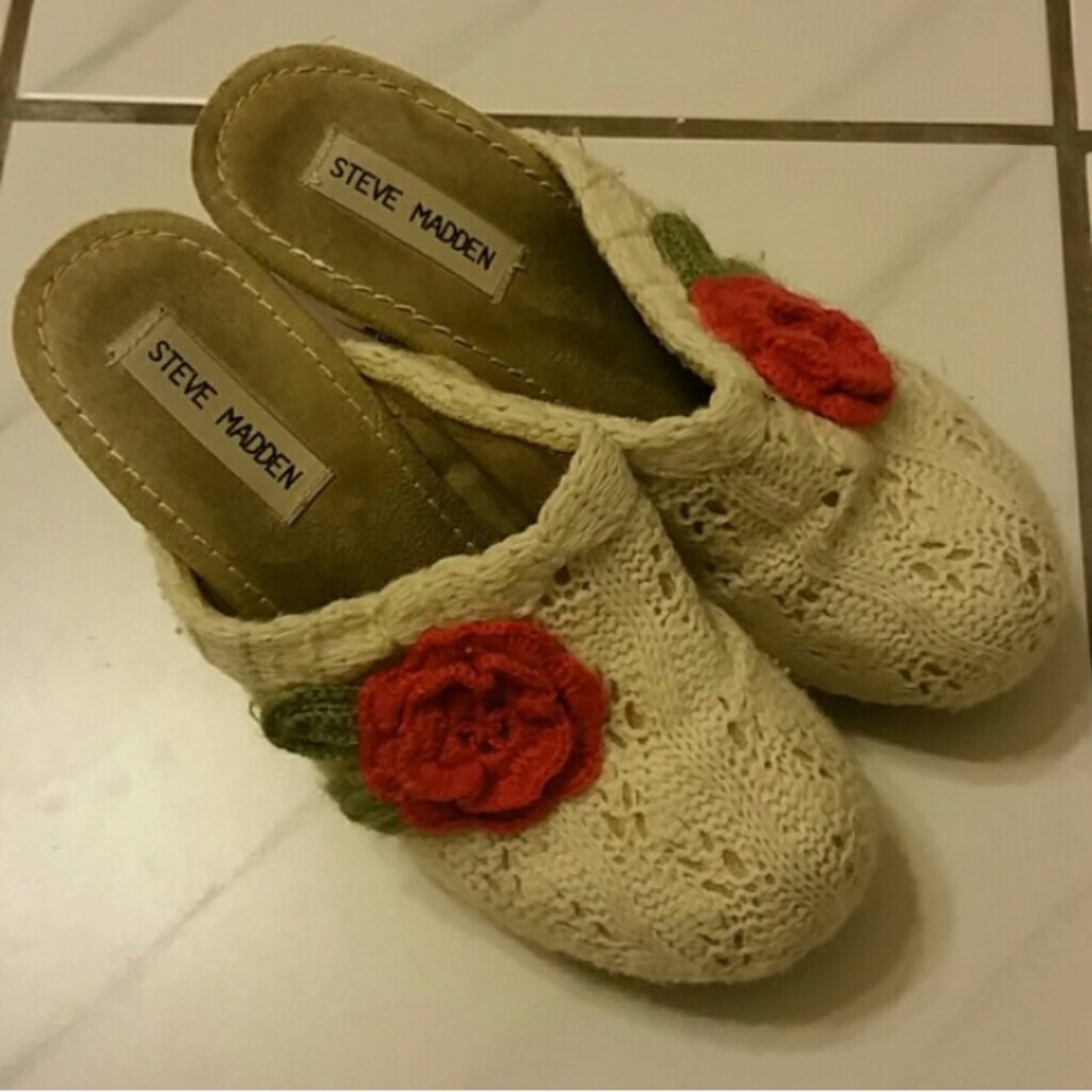 Super cute Steve Madden sweater clog