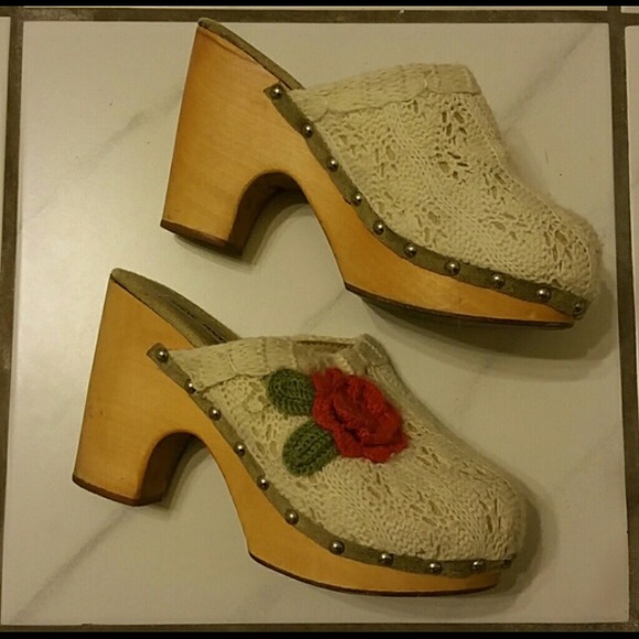 Super cute Steve Madden sweater clog - Picture 2 of 3