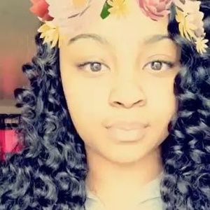 Meet your Posher, Alexia