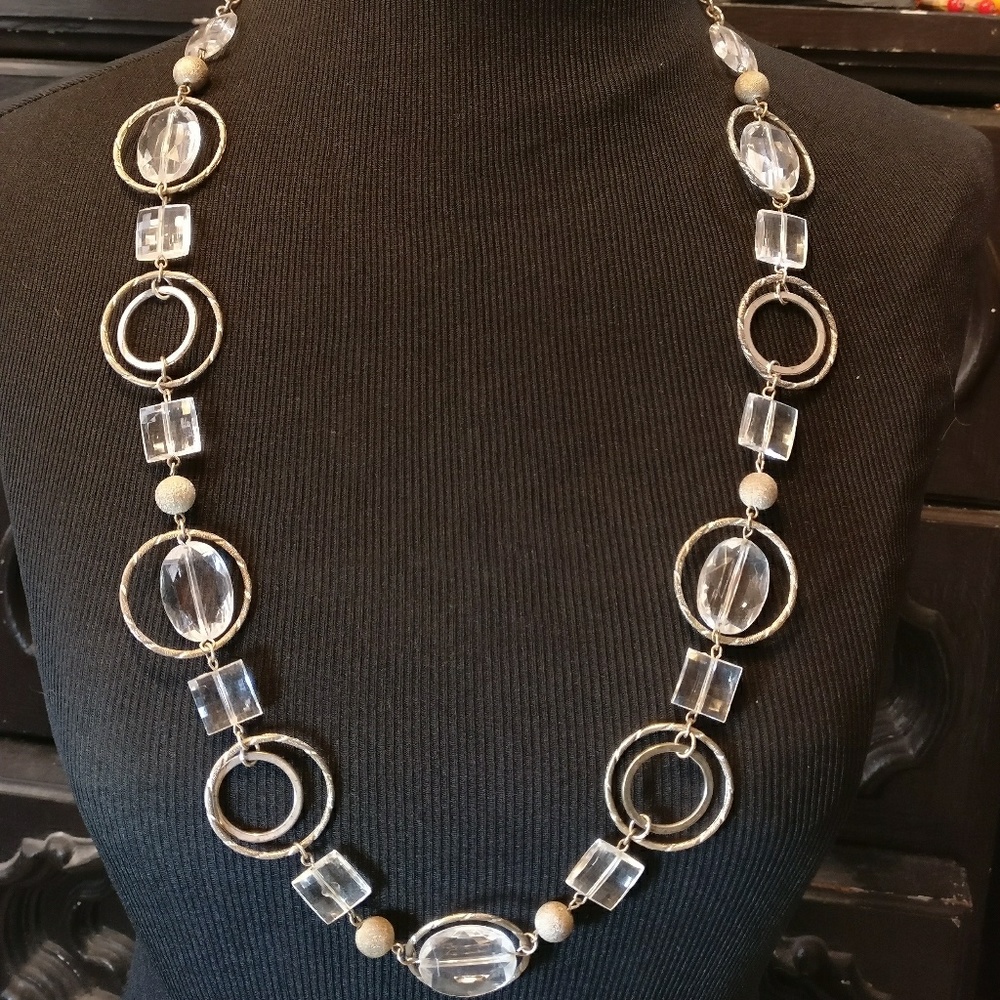 Beautiful Vintage Faceted Lucite Silver Necklace