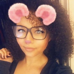 Meet your Posher, Courtney