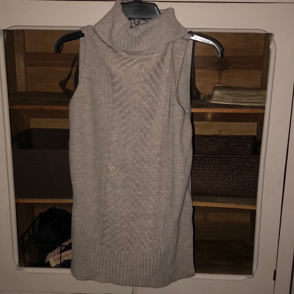 Sleeveless sweater tunic