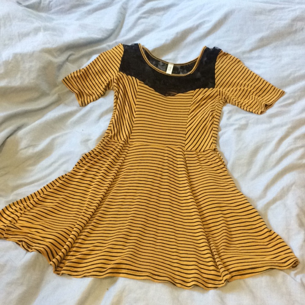 50's inspire cotton dress with lace neck