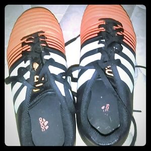 Soccer shoes